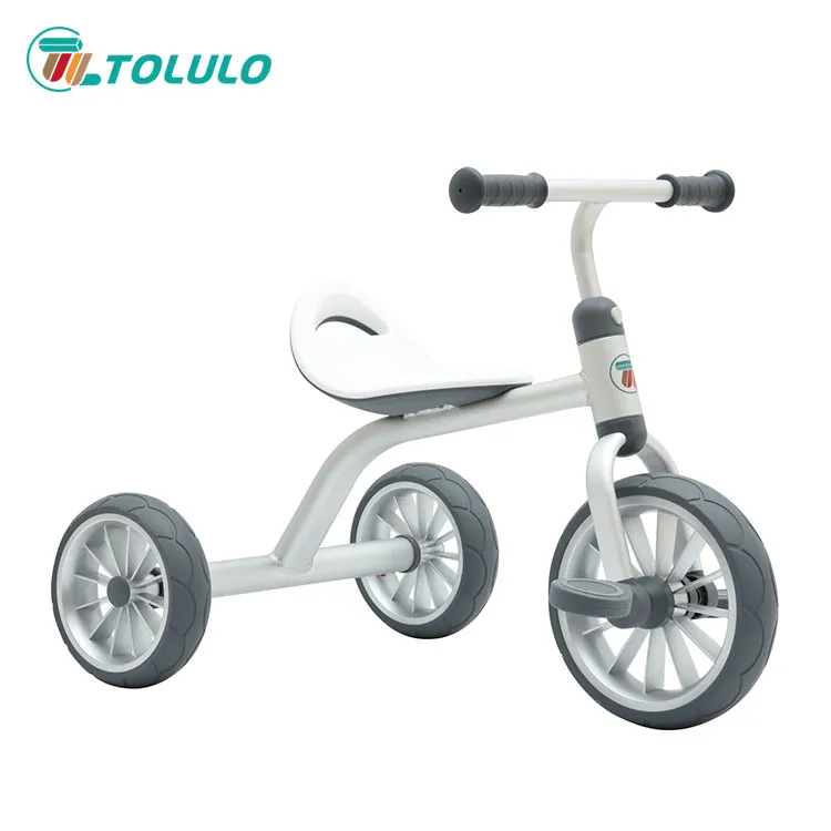 子供の三輪車：冒険に乗るのに最適なスタート